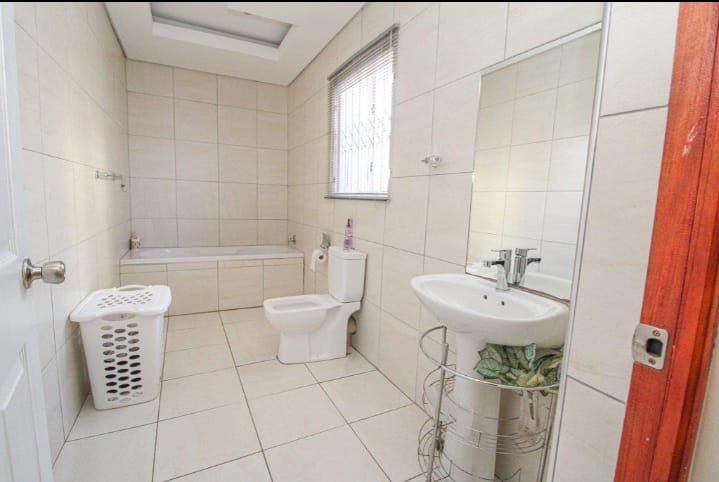 5 Bedroom Property for Sale in Nahoon Valley Park Eastern Cape